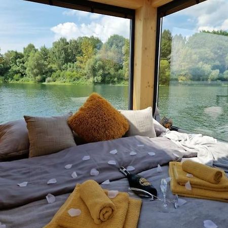 Aquachill Houseboat & Wellness Hotel Liptovsky Trnovec Exterior photo