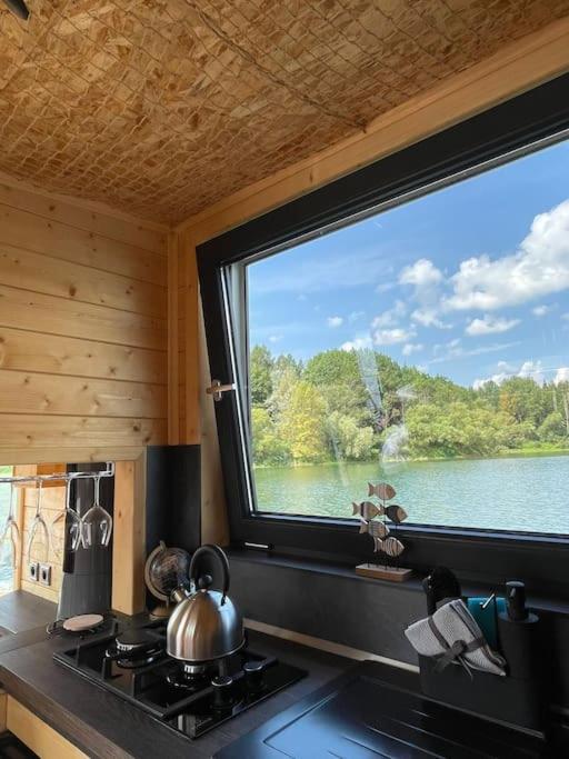Aquachill Houseboat & Wellness Hotel Liptovsky Trnovec Exterior photo
